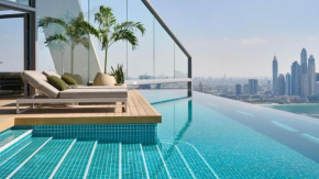 LHG PALM JUMEIRAH Tallest RoofTop Pool